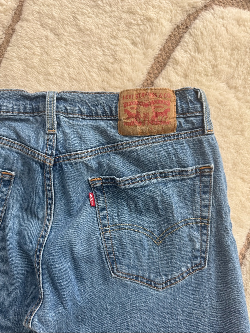 511 Levi's Men's Medium Blue Relaxed Fit Jeans